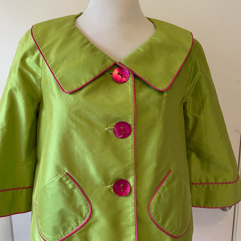 Green linen jacket, 3 front buttons, made in France, US size 10